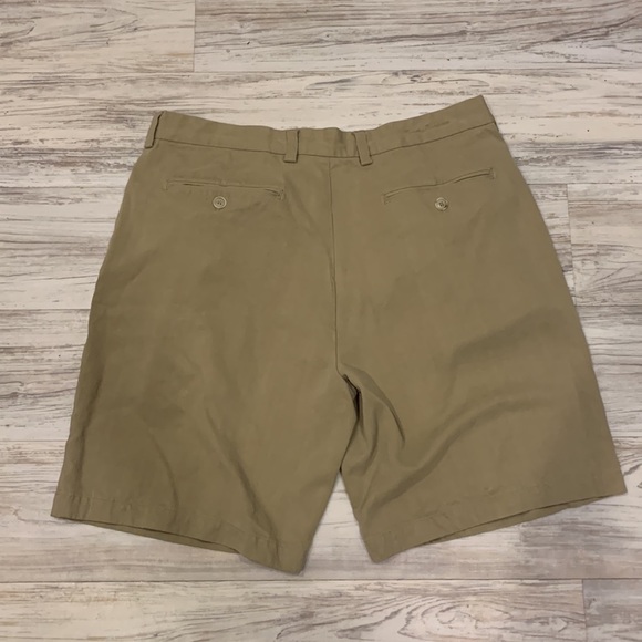 Tommy Bahama Khaki silk blend shorts size 34 - Picture 2 of 5